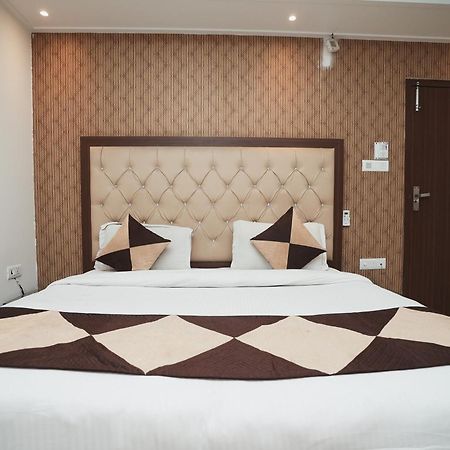 Hotel B Continental เดลี ภายนอก รูปภาพ