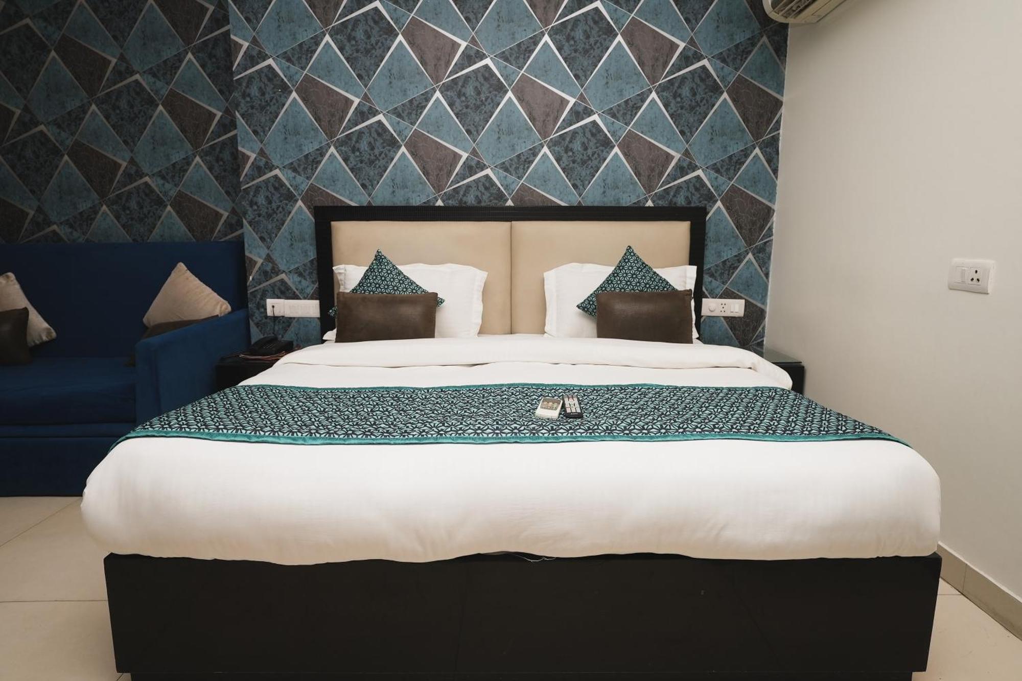 Hotel B Continental เดลี ภายนอก รูปภาพ