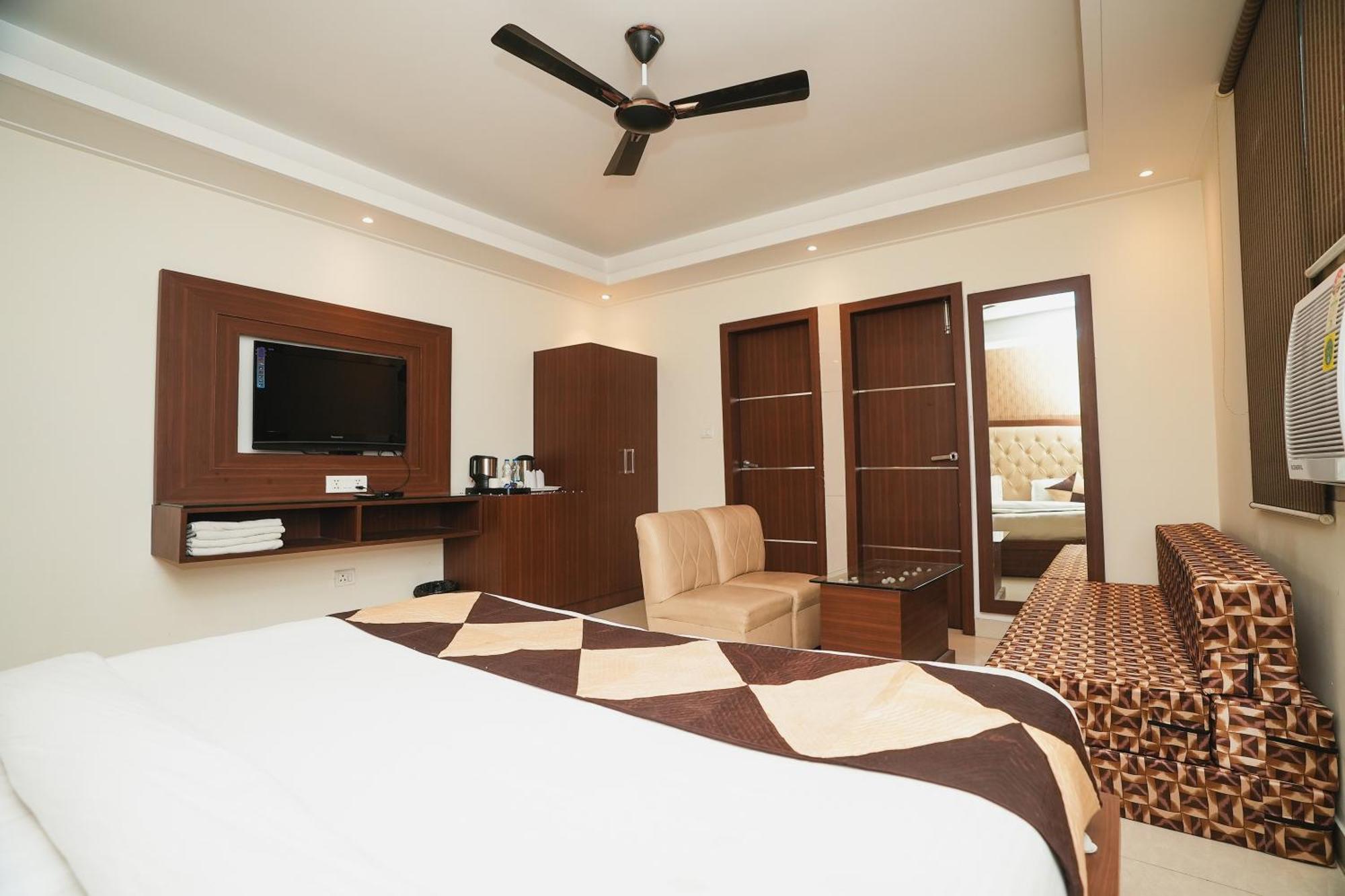 Hotel B Continental เดลี ภายนอก รูปภาพ