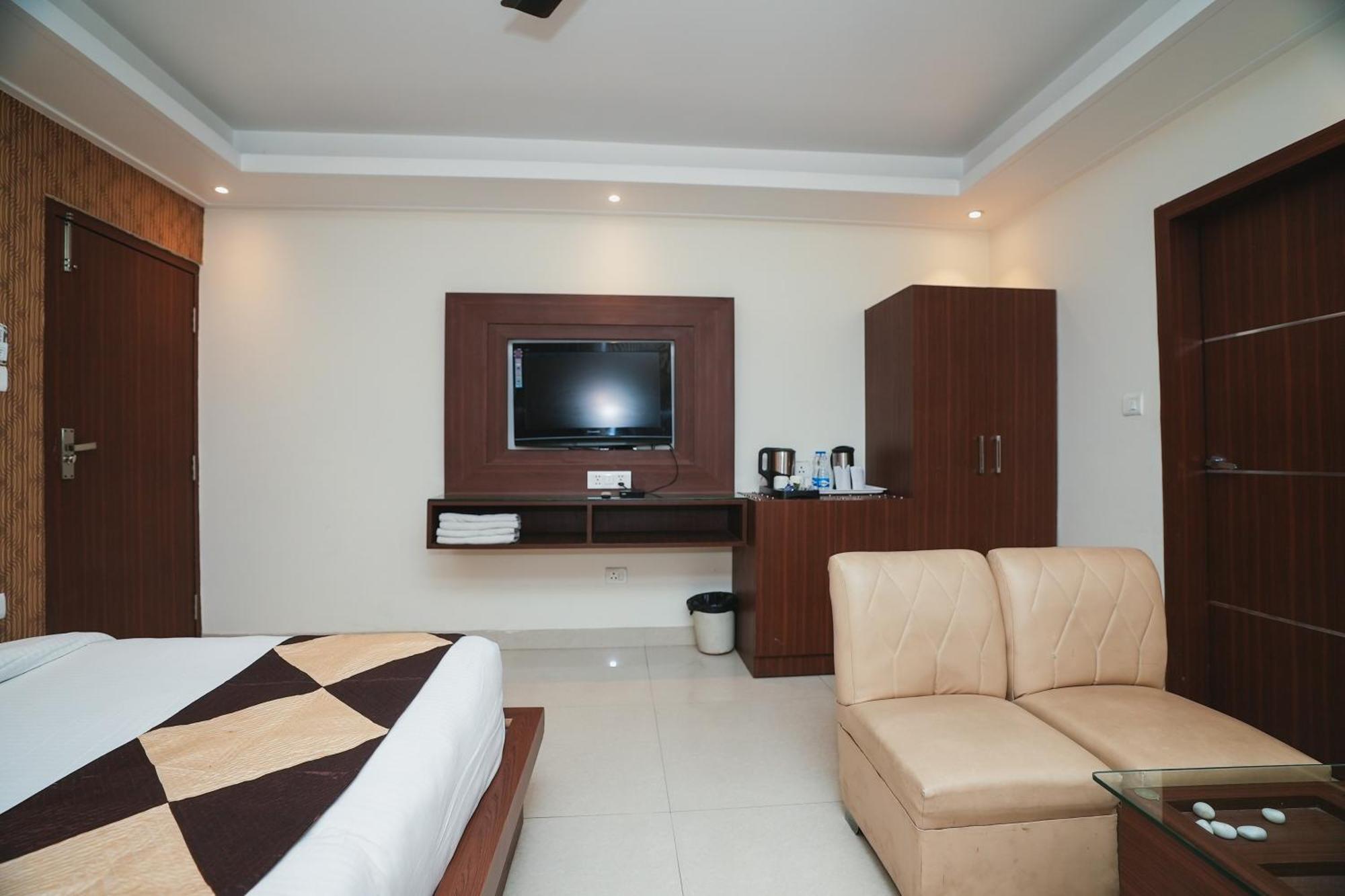 Hotel B Continental เดลี ภายนอก รูปภาพ