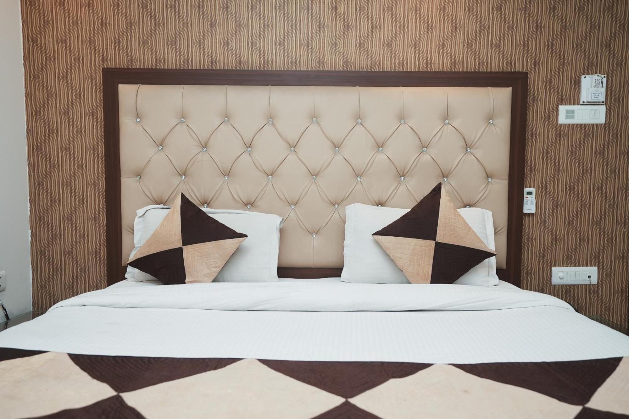 Hotel B Continental เดลี ภายนอก รูปภาพ