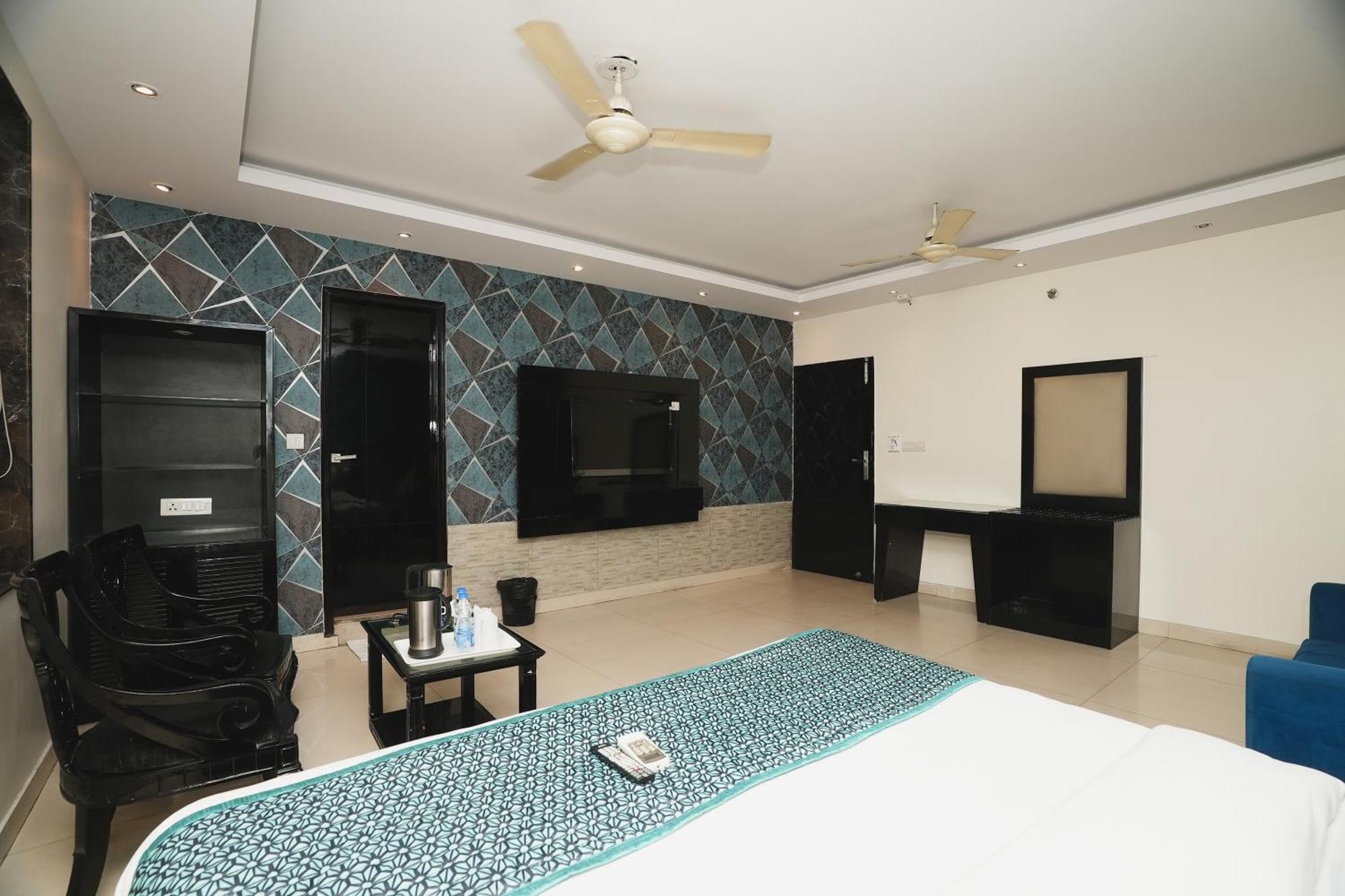 Hotel B Continental เดลี ภายนอก รูปภาพ