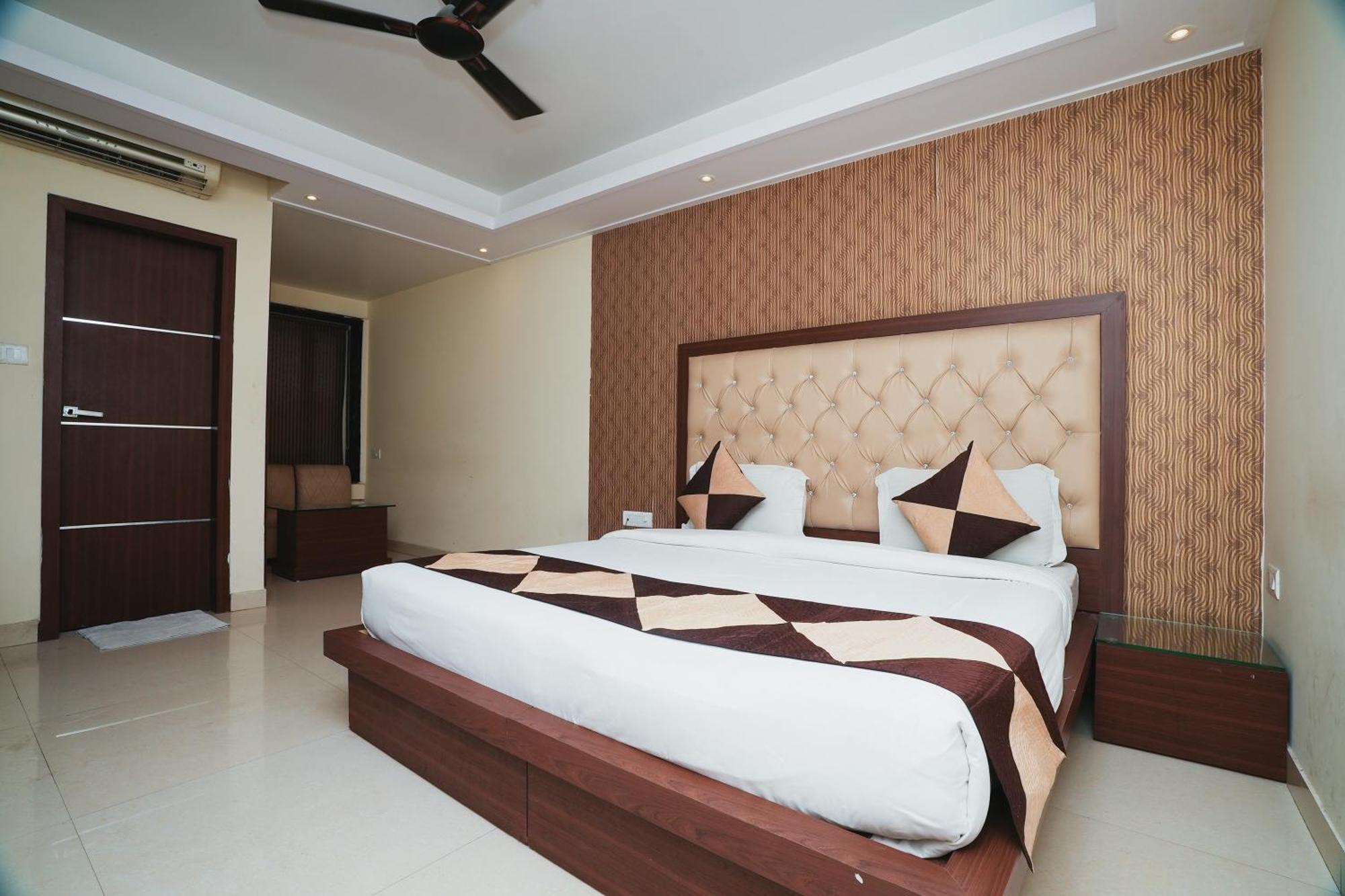 Hotel B Continental เดลี ภายนอก รูปภาพ
