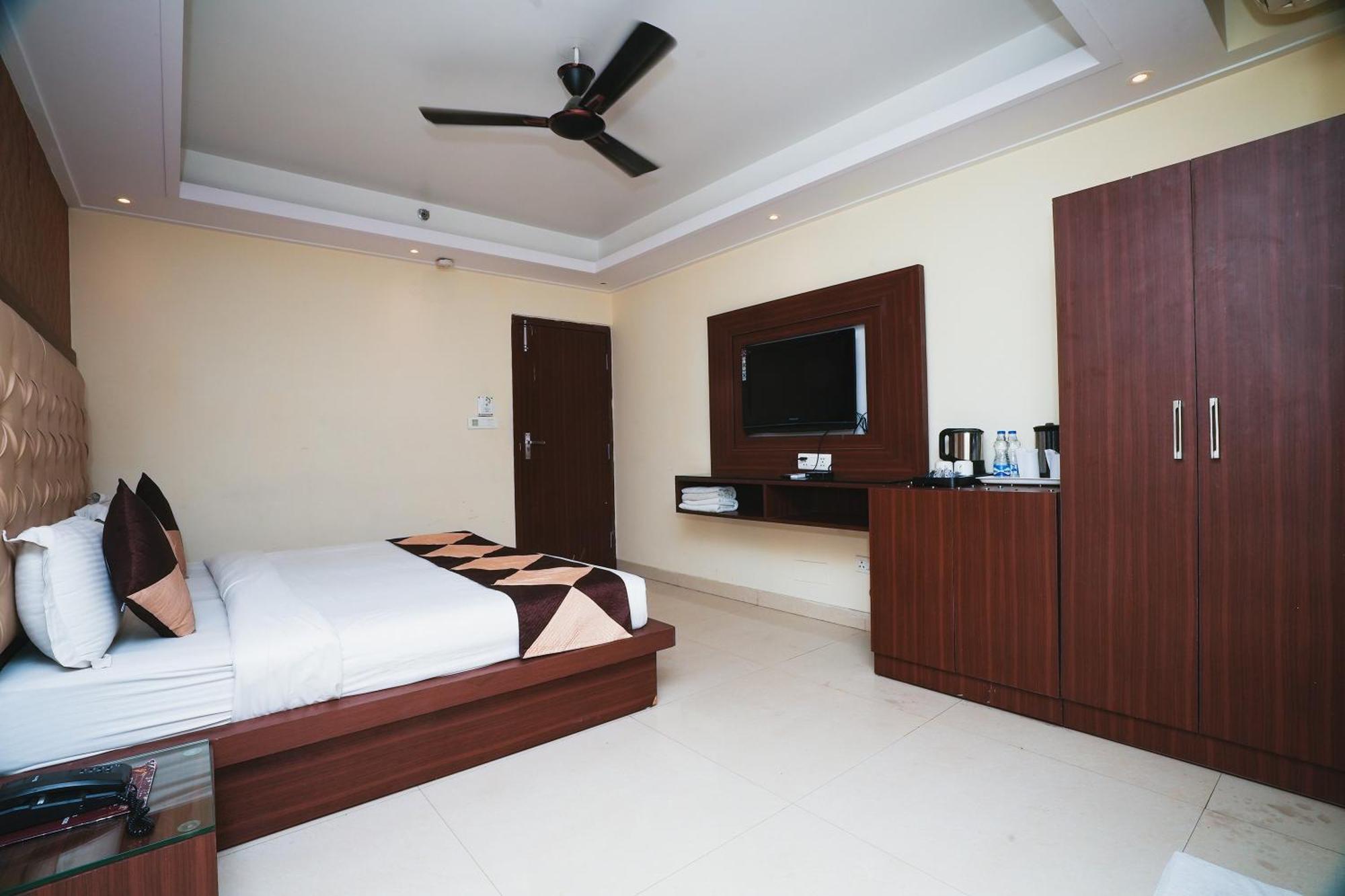 Hotel B Continental เดลี ภายนอก รูปภาพ