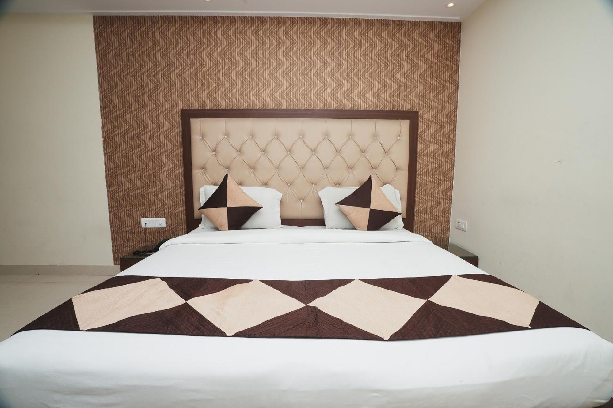 Hotel B Continental เดลี ภายนอก รูปภาพ