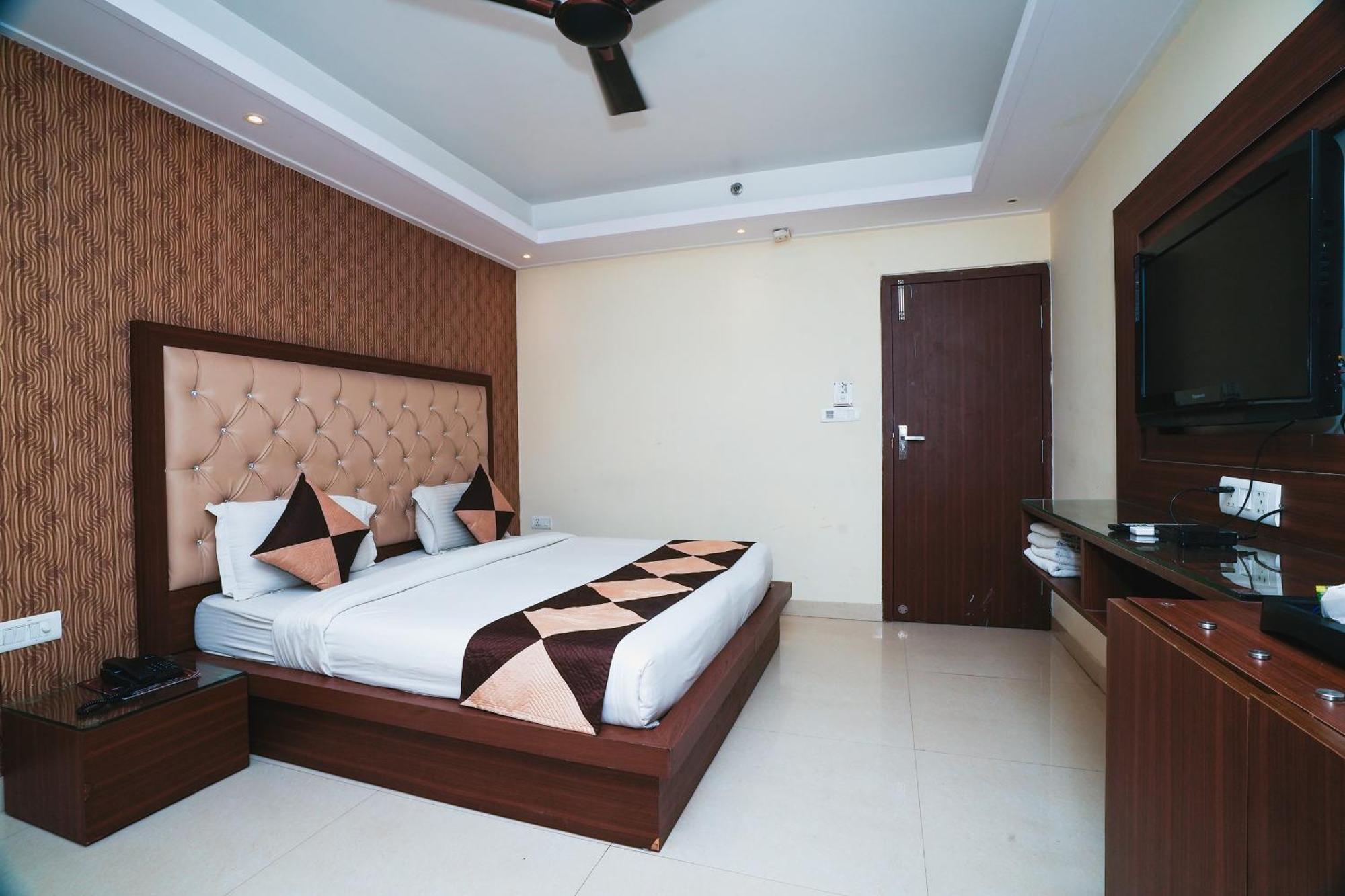 Hotel B Continental เดลี ภายนอก รูปภาพ