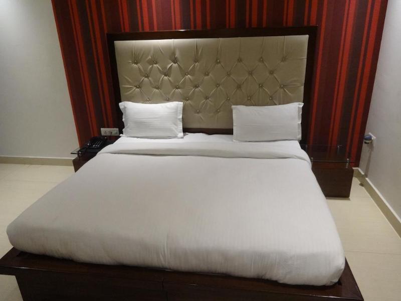 Hotel B Continental เดลี ภายนอก รูปภาพ