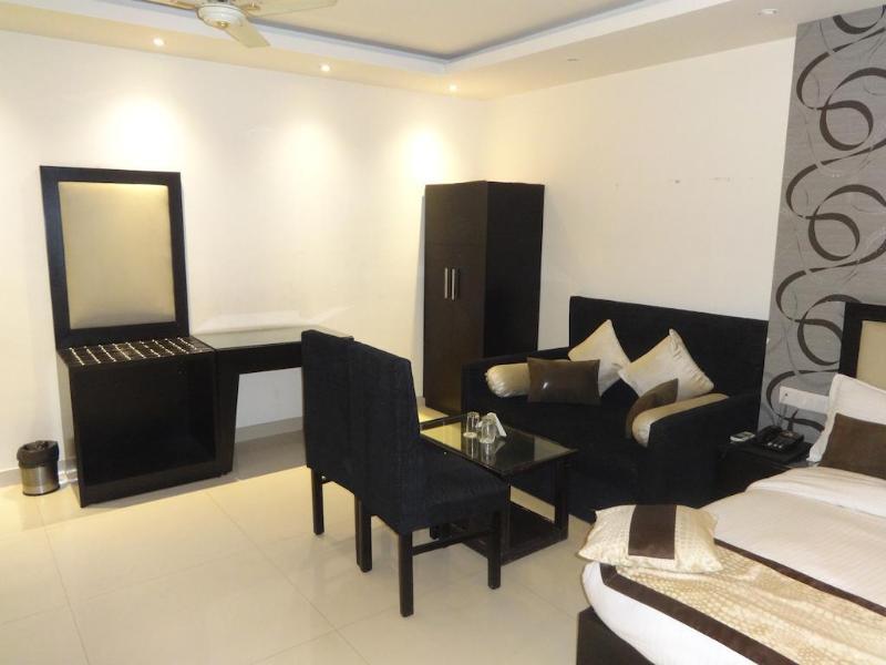 Hotel B Continental เดลี ภายนอก รูปภาพ