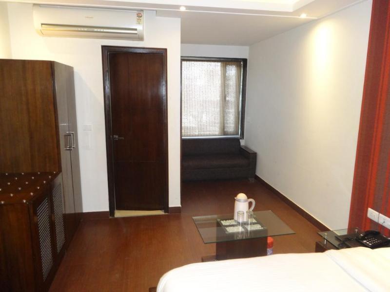Hotel B Continental เดลี ภายนอก รูปภาพ