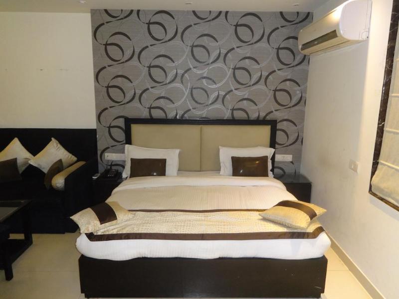 Hotel B Continental เดลี ภายนอก รูปภาพ